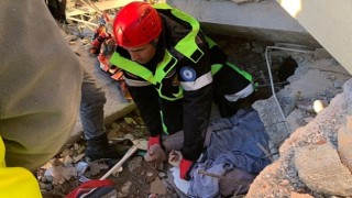 Canik Belediyesi Arama Kurtarma Enkaz Altında Kalan Vatandaşı Kurtardı