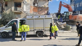 Deprem bölgesindeki su sorunu için İzmir Büyükşehir Belediyesi ekipleri devrede