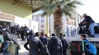 Efes Selçuk Belediyesi'nden Deprem Bölgesine Ekmek ve Sıcak Yemek
