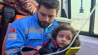 Eşrefpaşa Hastanesi doktorları Antakya'da yaralılara şifa oluyor