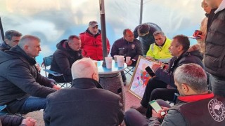 Gölcük Belediyesi Var Gücüyle Depremzedelerin Yanandı