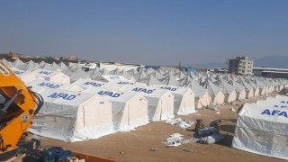 Hatay Defne'de çadır kent ve sahra hastanesi kurulumuna başlandı