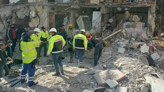 İzmir Büyükşehir Belediyesi ekipleri Hatay'da umudu büyütüyor
