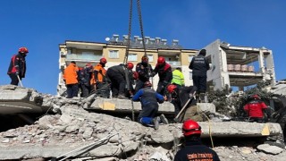 İzmir Büyükşehir Belediyesi ekipleri Osmaniye'deki çalışmalarını sürdürüyor