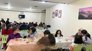 İzmir'e gelen depremzedelere Büyükşehir'den uzanan yardım eli