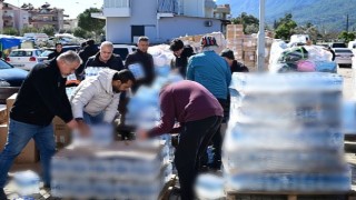 Kemer'den deprem bölgesine yardım tırları gitmeye devam ediyor
