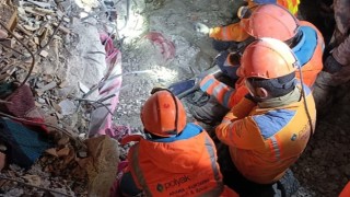 Kınık Polyak Kurtarma Timi 12 vatandaşı enkaz altından sağ olarak çıkardı