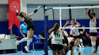 Altınoluk Voleybol yoluna kayıpsız devam ediyor