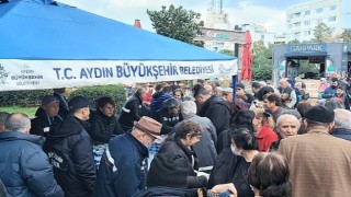 Aydın Büyükşehir Belediyesi Berat Kandili'nde Binlerce Vatandaşa Helva Hayrında Bulundu