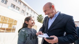 Başkan Soyer Osmaniye'deki depremzedelerle bir araya geldi “Niyetimiz siz diyene kadar yanınızda durmak”