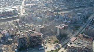 Büyükşehir Hatay'da enkaz kaldırma çalışmalarına devam ediyor