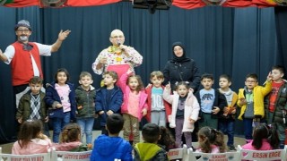 Canik'te Miniklerin Tiyatro Sevinci