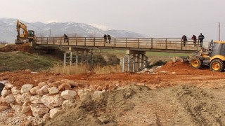 Elmalı Bayralar Mahallesi'nde Köprü İnşaatına Başlandı