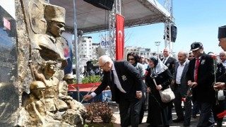 Karabağlar Belediyesi, Çanakkale Deniz Zaferi'nin 108. yıldönümünü ve şehitlerimizi unutmadı.