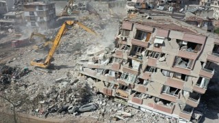 Kocaeli Büyükşehir, Hatay'da 51 binanın yıkımını yaptı