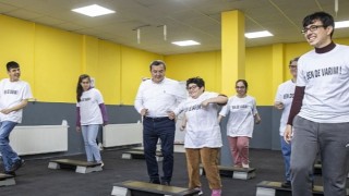 Konak Engelsiz Yaşam Köyü'nün yeni spor salonu faaliyete geçti