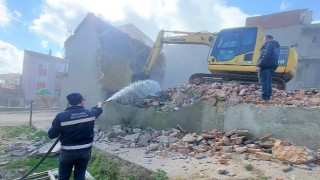 Malkara Belediyesi Tarafından Metruk Binaların Yıkımı Devam Ediyor