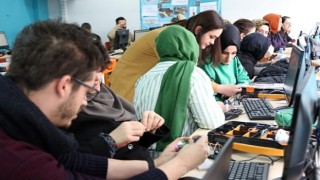 Robotik kodlama atölyeleri KO-MEK'te
