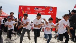 Çadır kentte yaşayan çocuklar için 23 Nisan Çocuk Koşusu yapıldı