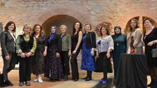 Lale ve Kadın Sergisi İstanbul Lale Vakfı'nda Açıldı