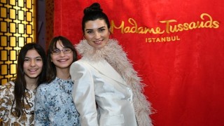 Sinema ve televizyon dünyasının başarılı oyuncusu Tuba Büyüküstün, Madame Tussauds İstanbul'un yıldızlar geçidindeki yerini aldı!