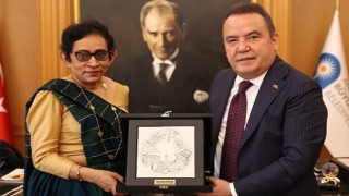 Sri Lanka Büyükelçisi'nden Başkan Böcek'e ziyaret
