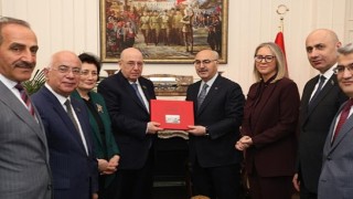 “Türkiye-Azerbaycan arasında 5 milyar dolarlık dış ticaret hedefliyoruz”