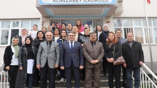 Yıldırım'lı minikler deprem bölgelerine 200 koli gıda yardımı yaptı.
