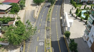 Aydın Büyükşehir Belediyesi, kent genelinde trafiği hızlandıran ve sürüş konforunu artıran çalışmalara hız kesmeden devam ediyor.