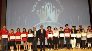 İzmir İl Milli Eğitim Müdürlüğünün “Geleneksel Taçlanan Başarılar Gala Töreni” İzmir İktisat Kongresi Binasında Gerçekleştirildi