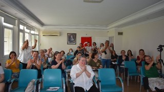İzmir'in girişimci kadınları sertifikalarını aldı