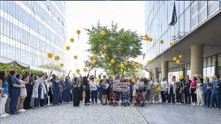 Koç Üniversitesi Hastanesi Çocukluk Çağı Kanserleri Farkındalığı için Jim Clarahan'ı Ağırladı