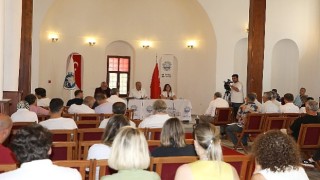 Mudanya Belediyesi'nin temmuz ayı olağan meclis toplantısı Tirilye Kültür Merkezi&#39;nde gerçekleştirildi.