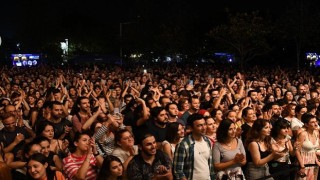 Yıldızlar altında sinema keyfi bu yaz da Kalamış'ta