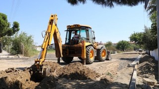 Burhaniye'de yol çalışmaları son surat devam ediyor 