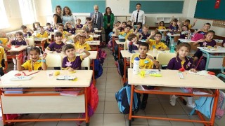 Başkan Erdem'den miniklere ilk gün sürprizi