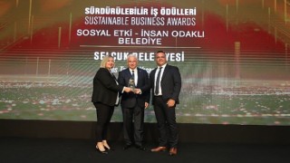 ”Efes Tarlası Yaşam Köyü'ne Sürdürülebilir İş Ödülü”