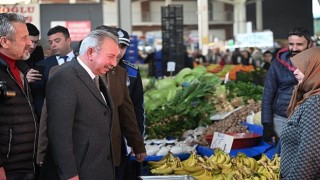 Başkan Mazlum Nurlu Çarşamba Pazarında Vatandaşlarla Buluştu