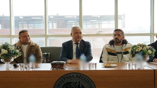 Kemalpaşa Belediye Başkanı Mehmet Türkmen, ilçedeki amatör futbol kulüplerine destek sağlıyor