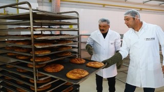 Antalya Büyükşehir Halk Ekmek Büfeleri'nde Ramazan pidesi 15 TL