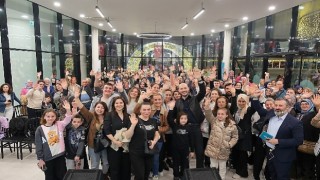Fenomen Cem Özkök, sevenleri ile bir araya geldi