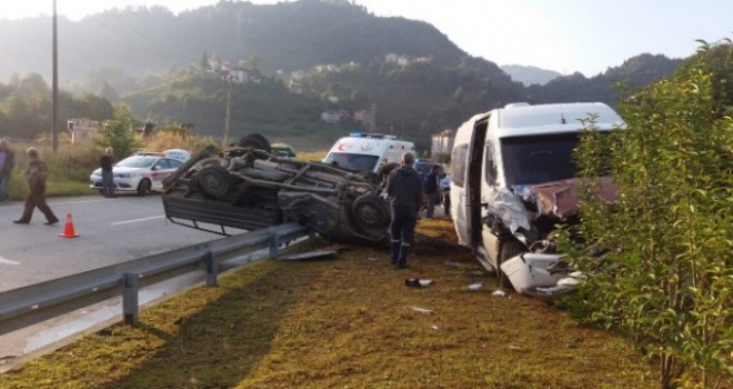 Trabzon'da öğrenci servisi kaza yaptı