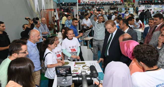 Geleceğin Bilim Adamları Bilim Şenliğinde Projelerini Sergiledi