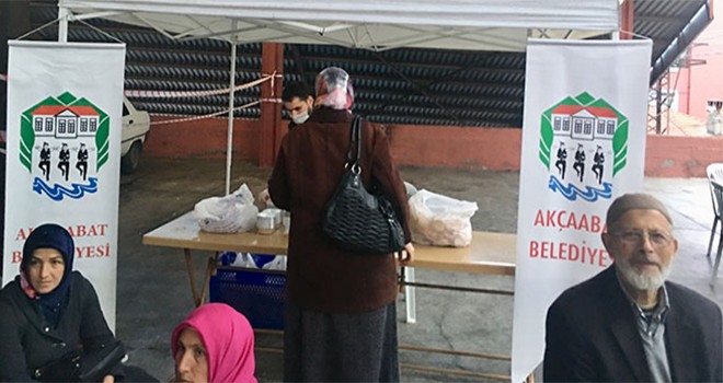 Belediyeden Kadın Pazarında Çorba İkramı