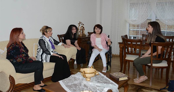 Sibel Öğretmenden ‘Hayata Bir Buse’