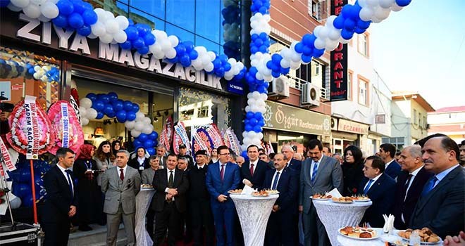 Trabzon’da Beş Katlı Mağaza Hizmete Açıldı
