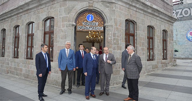 Vali Ustaoğlu, Başkan Gümrükçüoğlu'nu Tebrik Etti