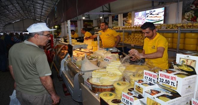 Trabzon'dan Ankara'ya 250 ton tereyağı ve 150 ton peynir geldi