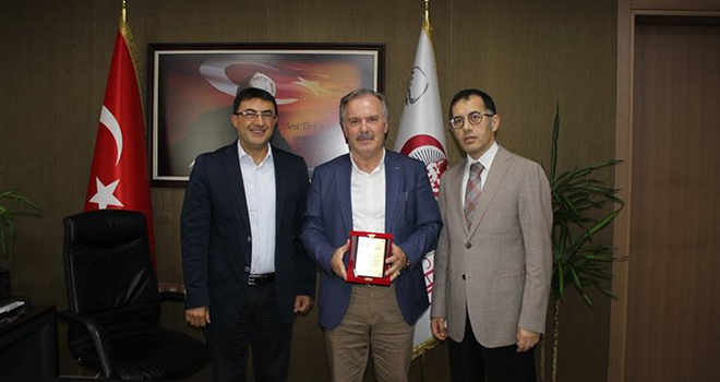 Sürmene Belediye Başkanı Üstün'den Çay Bağışı
