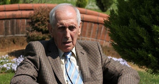 Özkan Sümer titiz çalışıyor.